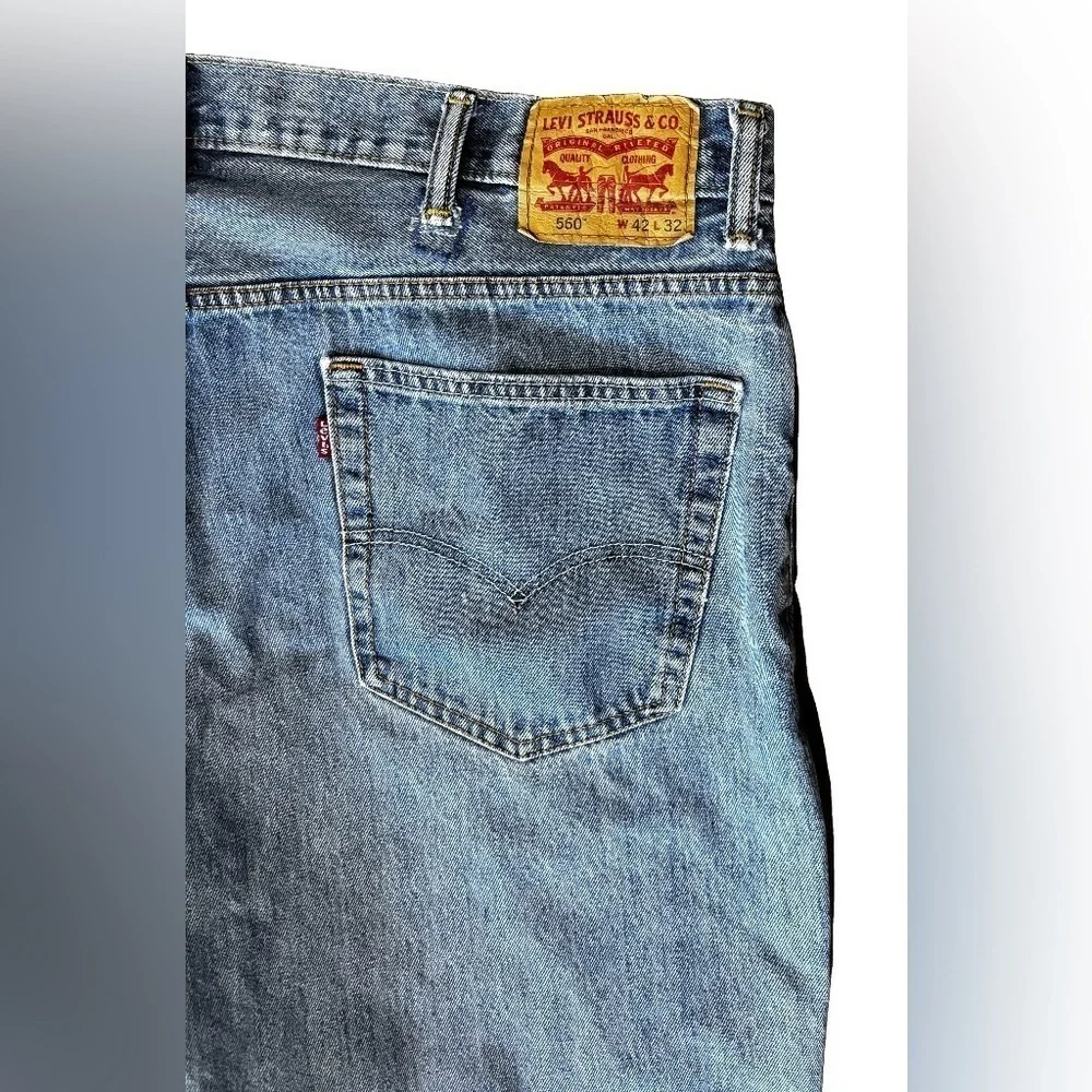 Levi’s 560 Red Tab relaxed fit med wash straight leg MNS jeans SZ 42x32